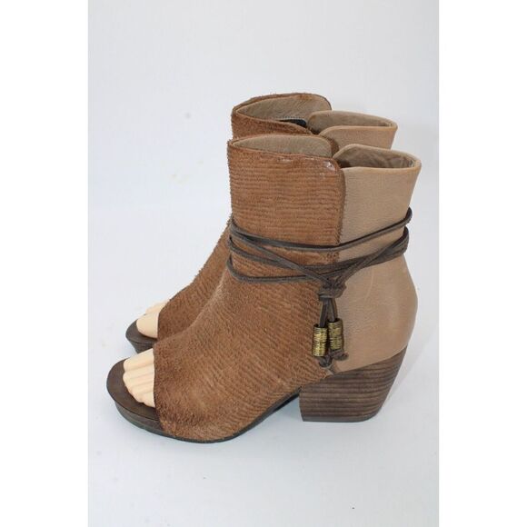 OTBT VAGABOND BOOTIE in the Color OTTER Size 6.5 EUC - Picture 10 of 10
